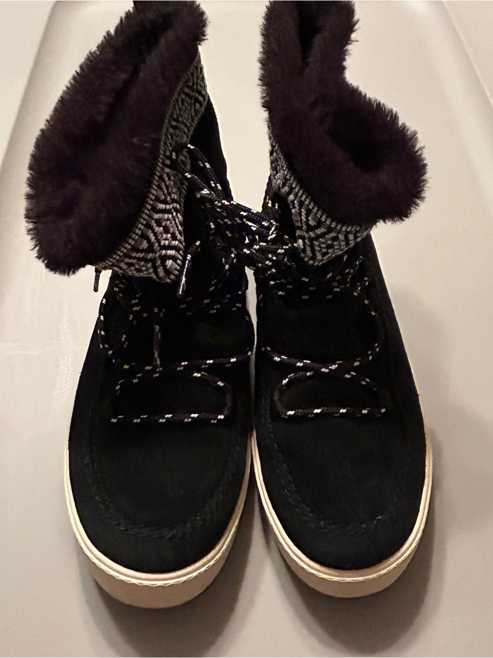 Toms Black Faux-Fur Trim Lace-Up Winter Boots with Patterned Collar